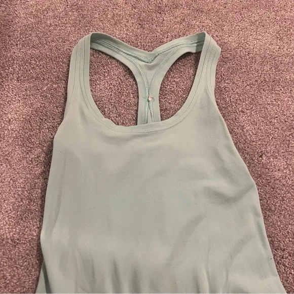 lululemon light teal tank top size 4! - Picture 2 of 5